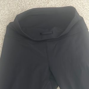 Size 6 lulu wunder under trains.